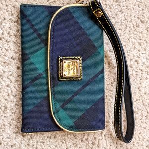 Dooney and bourke wristlet